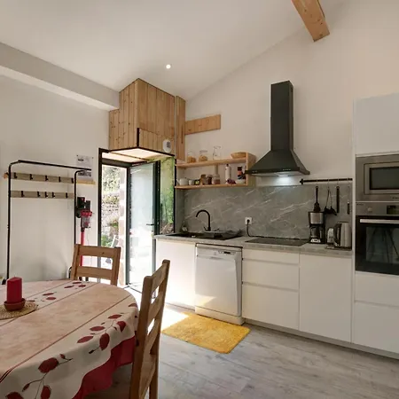 De Charme 18eme Avec Et Terrasse, St-julien-molin-molette - Fr-1-496-335 * Saint-Julien-Molin-Molette