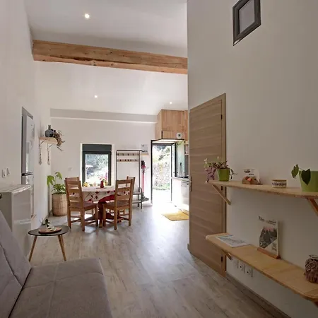 De Charme 18eme Avec Et Terrasse, St-julien-molin-molette - Fr-1-496-335 Holiday home